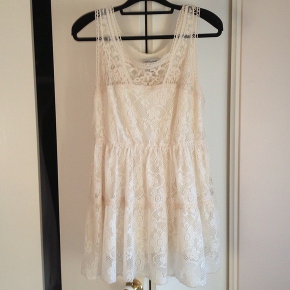 NEW lace creme crotchet dress
