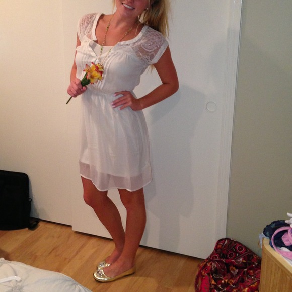 Vintage, Country-Style Lace Ivory Dress