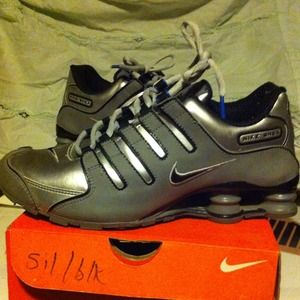 Nike shox awesome colors & comfy. Wore once!