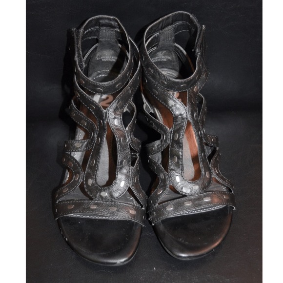 R2 black sandal-size 7