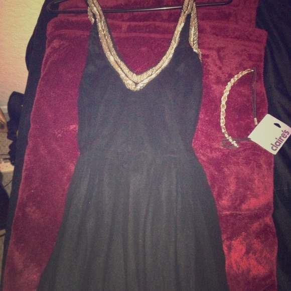 Foreign exchange dress size L adorable, never worn