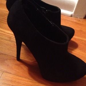 Wossiuo black women's heels size 7 1/2