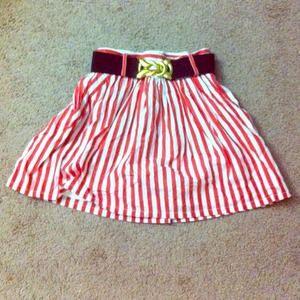Red and white stripes short skirt