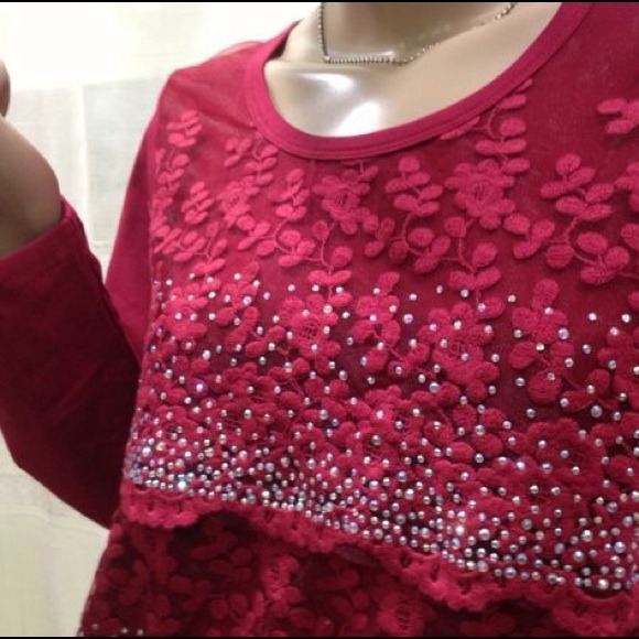 Red pearl embroideries sweater - Picture 2 of 2