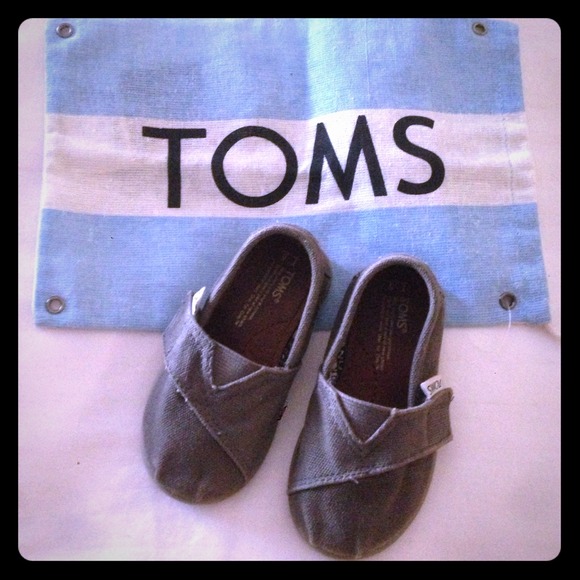 Adorable TOMS Unisex Dark Grey Size 5Toddler