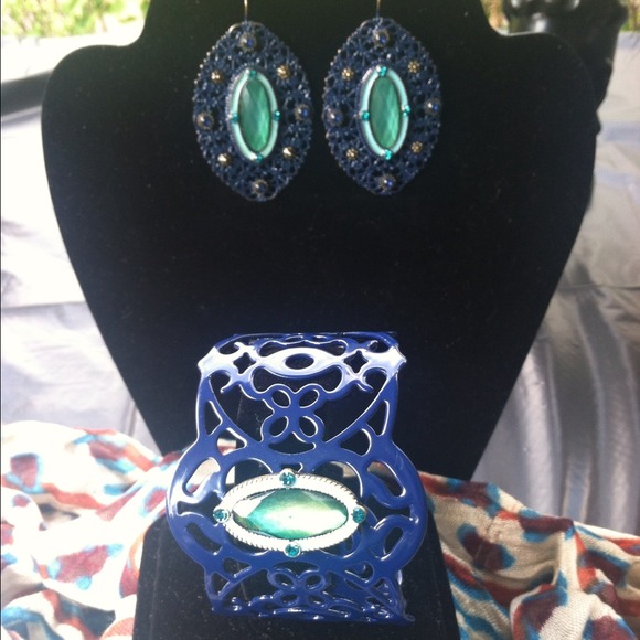 💢💢SOLD💢💢Bracelet and earring set