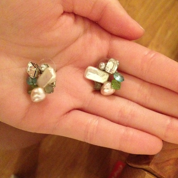 🎉host pick🎉Pearl ear studs - Picture 1 of 2