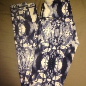 *SOLD* Lululemon inkblot wunder under pants