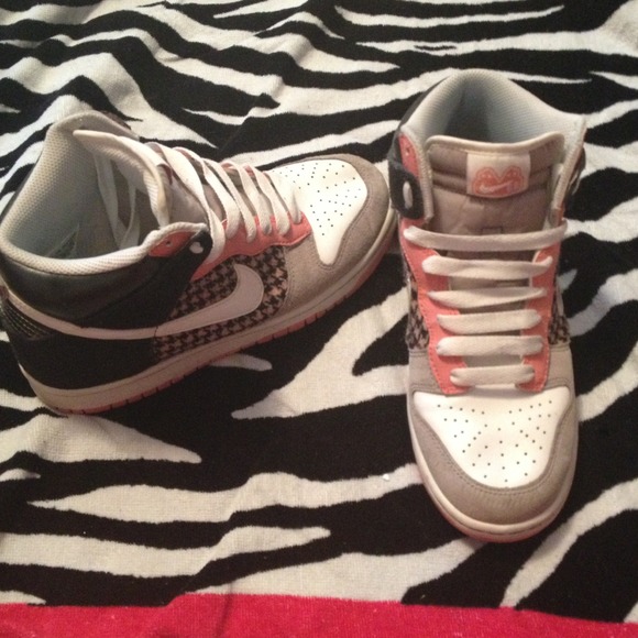 SOLD - 🚨 Nikes 6.0