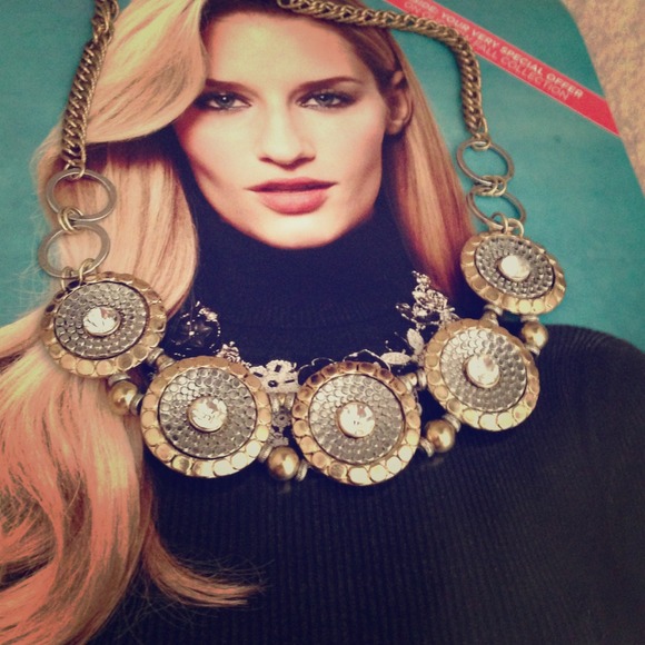 Statement necklace