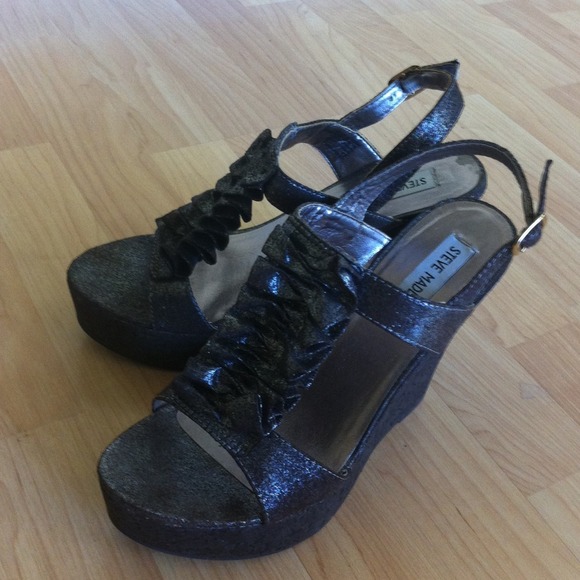Steve Madden bronze wedge