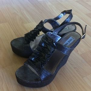 Steve Madden bronze wedge