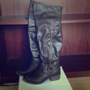 Brown high boots! 👢