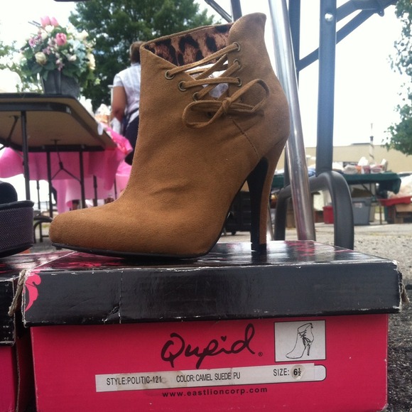 ❌SOLD❌Camel suede heel booties