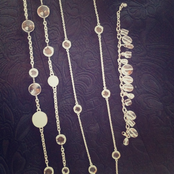 Set of 3(2 necklaces 1 bracelet)