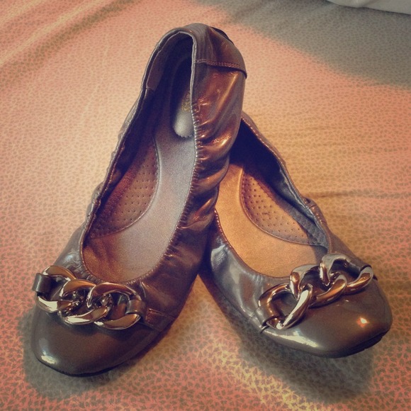 BUNDLE @trego69 1 grey, 1 black , 1red flats!