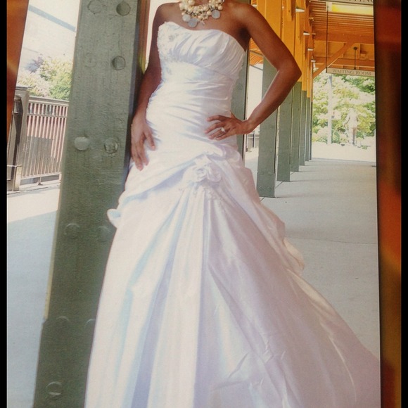 Gorgeous wedding gown!!!!