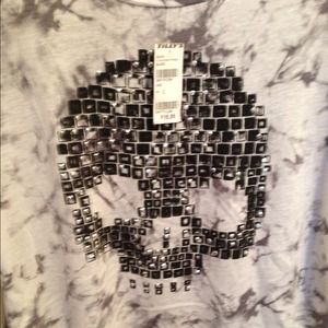 ❌SOLD❌💀Studded Skull Shirt💀