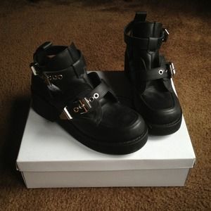 Steve Madden Ave A Boot