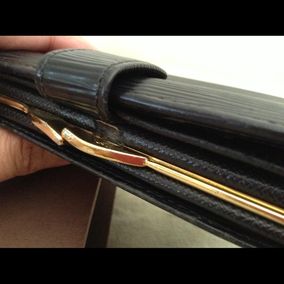 Sold..Authentic LV epi wallet: MI0014 - Picture 2 of 4
