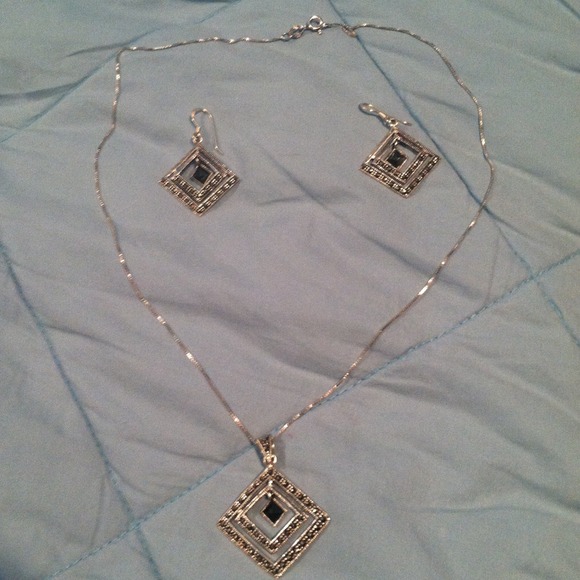 Necklace and earring set