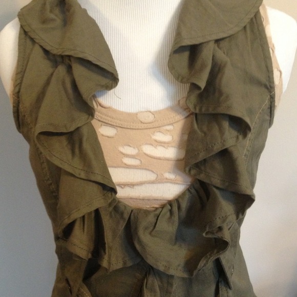 ❌SOLD❌Army green Ruffle Top - Picture 5 of 5