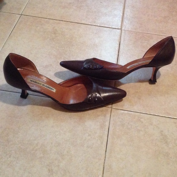 Manolo Blahnik Brown Leather Kitten Heels Pumps 38