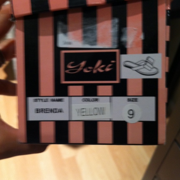 Hot yellow bow flip flops - Picture 3 of 3