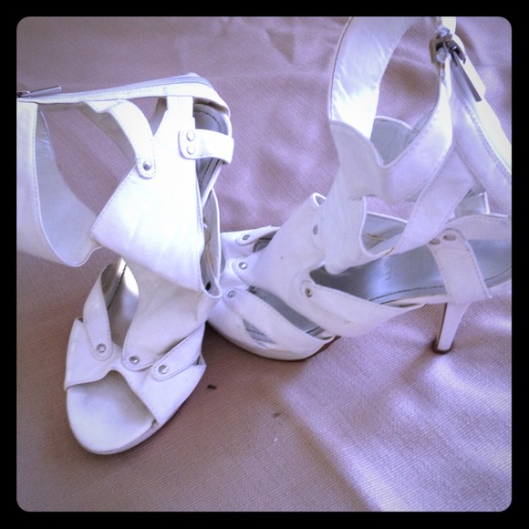 Gorgeous and realy confy!  White heels