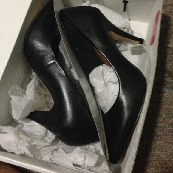 🚫🚫SOLD🚫🚫Black leather pumps - Picture 3 of 4