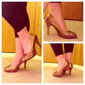 Steve Madden Gold Metallic Heel size size 7