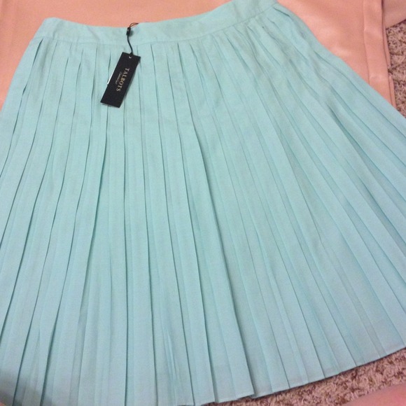Turquoise pleated skirt