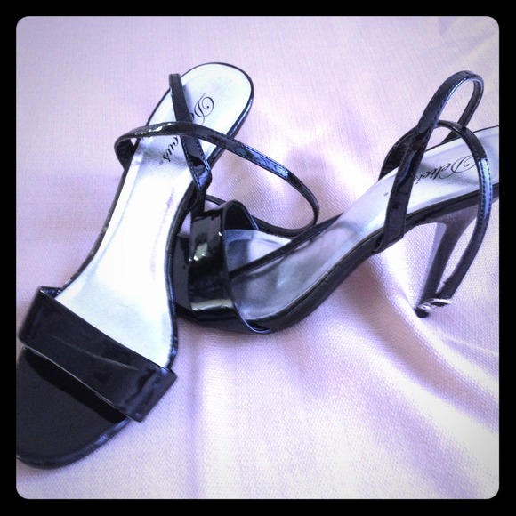 Delicious black heels