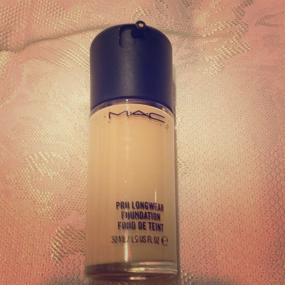 MAC Pro Longwear Foundation in NC15.