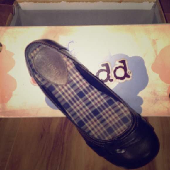 ✨Bundled✨ Brown and Black MUDD flats