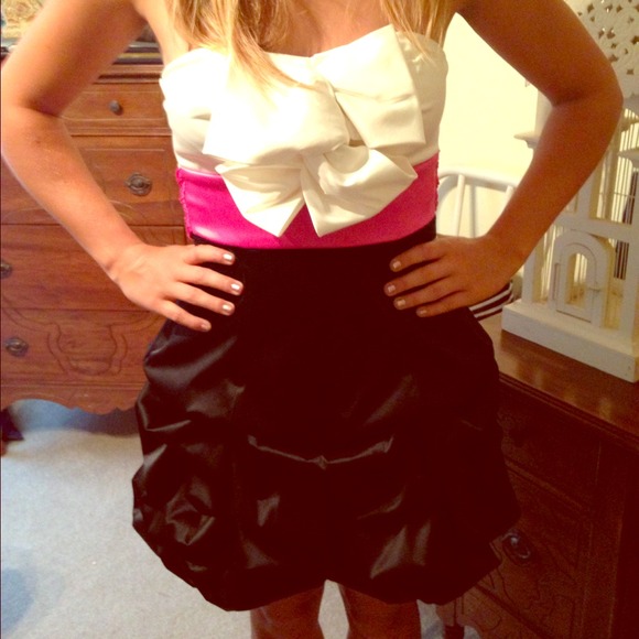 Super cute homecoming or formal dress!