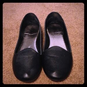 Treaded-Black flats in good condition