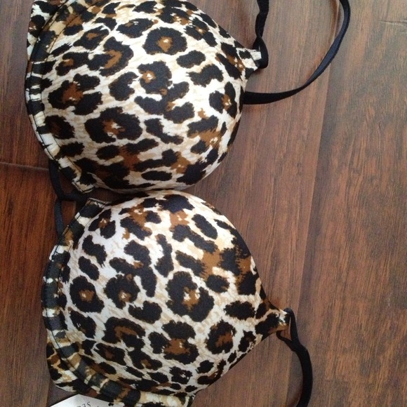 Victoria Secret Miraculous plunge bra 32C New