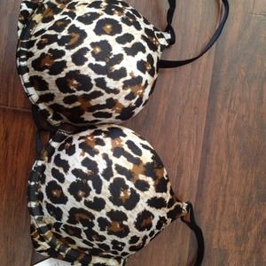 Victoria Secret Miraculous plunge bra 32C New