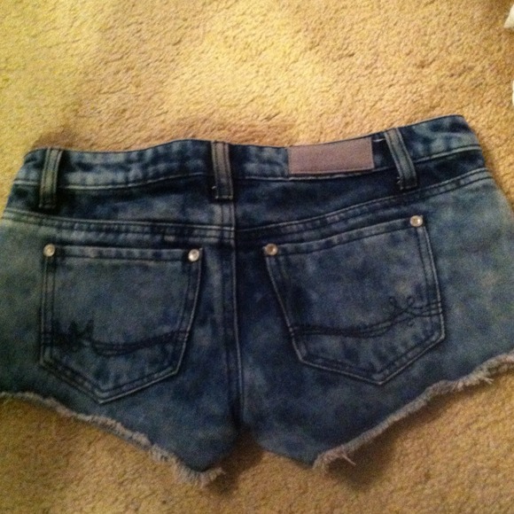 HOLD Almost Famous sequin shorts - Picture 3 of 3