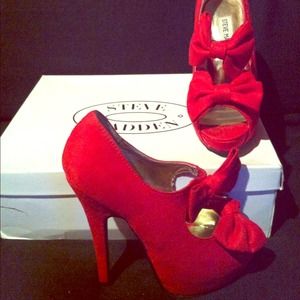 Steve Madden peep toe heel