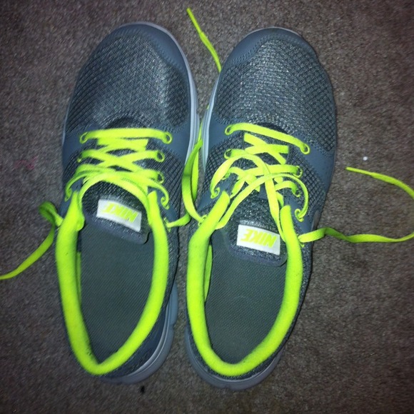 Nike flex experience running shoes