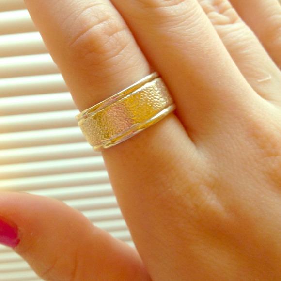Size 9 gold tone ring