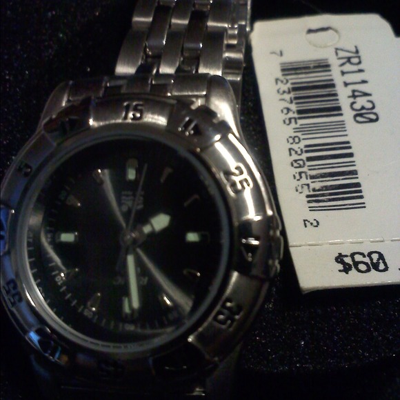 New Relic watch. Never been worn. Needs battery.