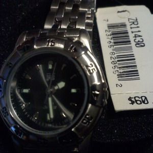 New Relic watch. Never been worn. Needs battery.