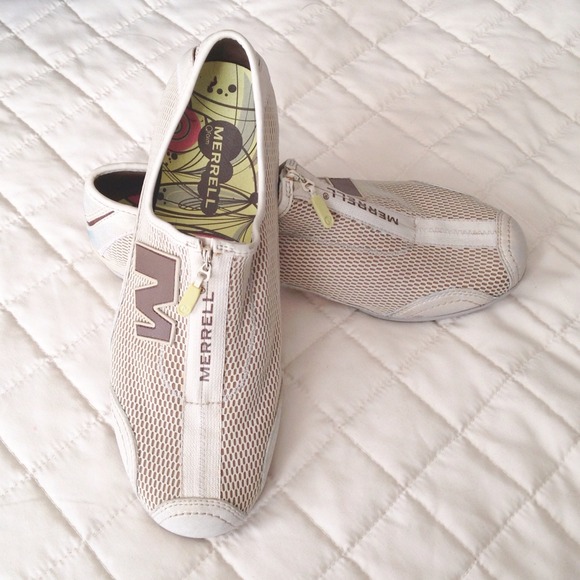 Merrell Barrado beige slip on shoes w/air cushion