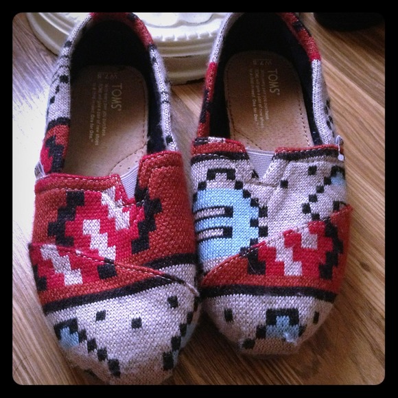 Tribal print Toms