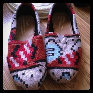 Tribal print Toms