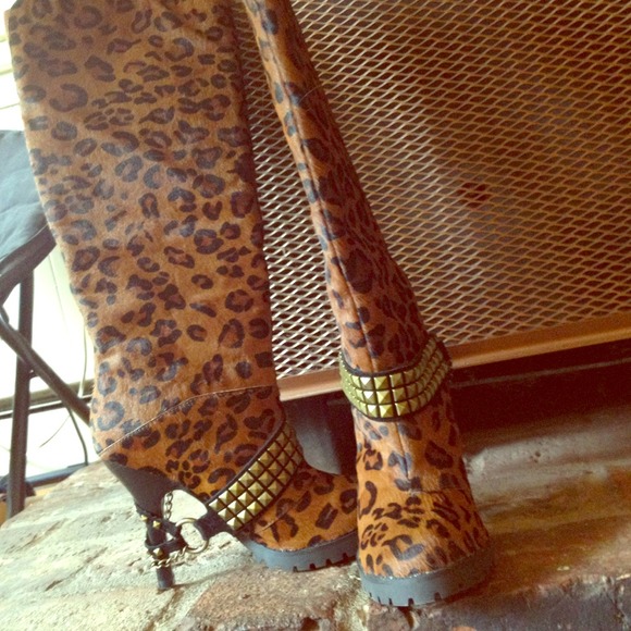 Knee-high cheetah boots, like new!