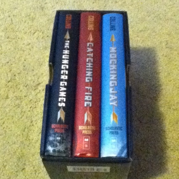 Hunger Games Trilogy - Picture 4 of 4